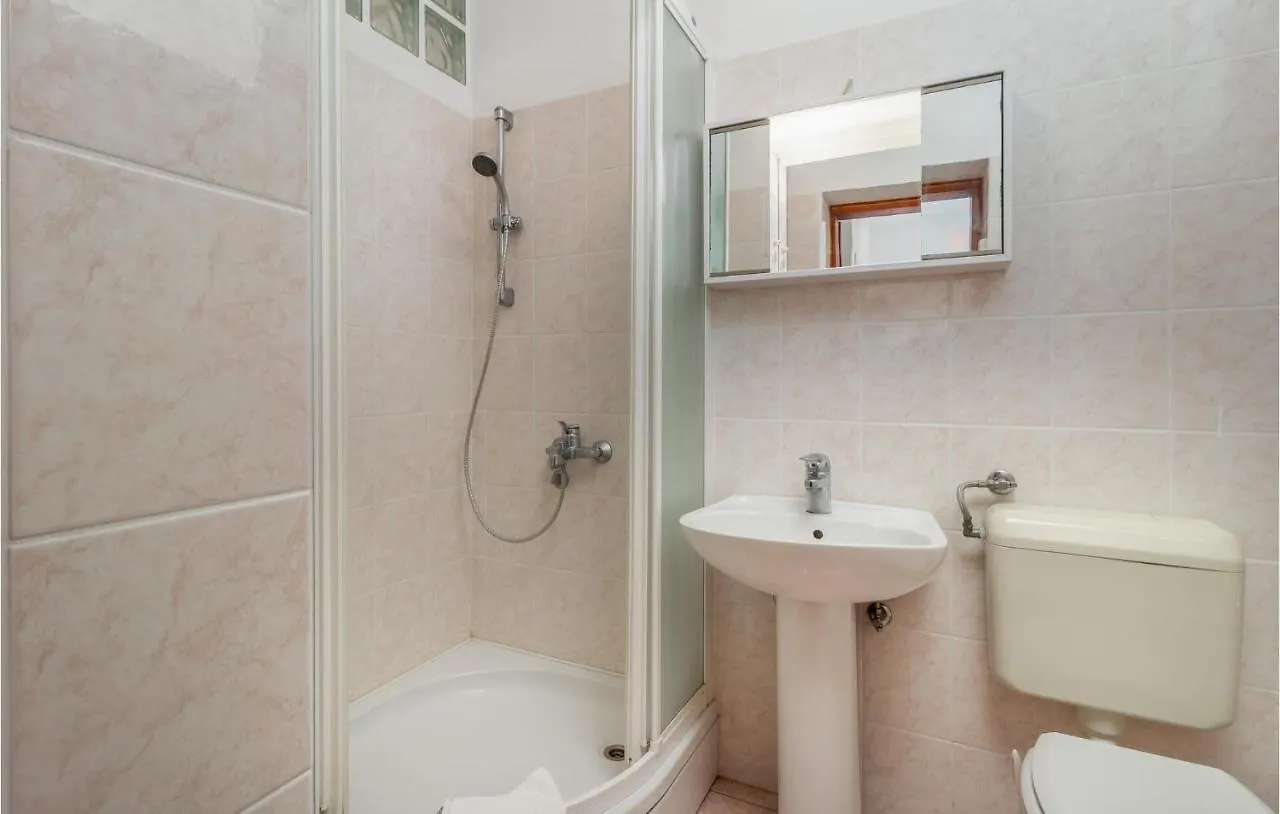 Stunning Apartment In Dramalj With Kitchen 0*,